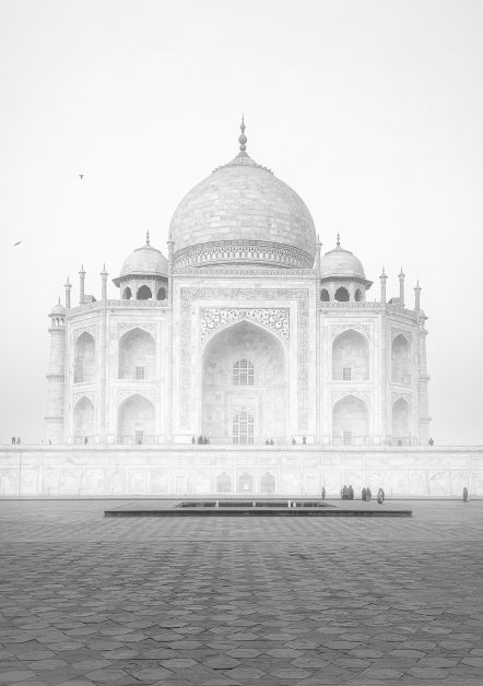 Giải ba Ảnh kiến trúc - 'Taj Mahal in the Mist' - Tác giả Tao He (China). Chụp bằng iPhone XS Max