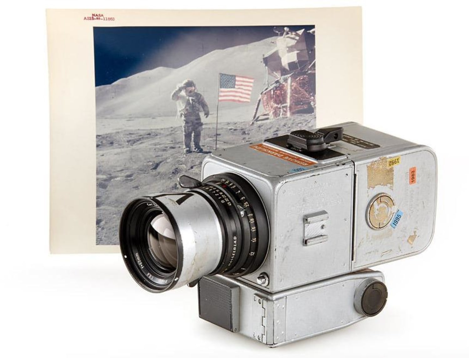 Chiếc máy ảnh Hassabled chụp hạ cánh lần đầu trên mặt trăng