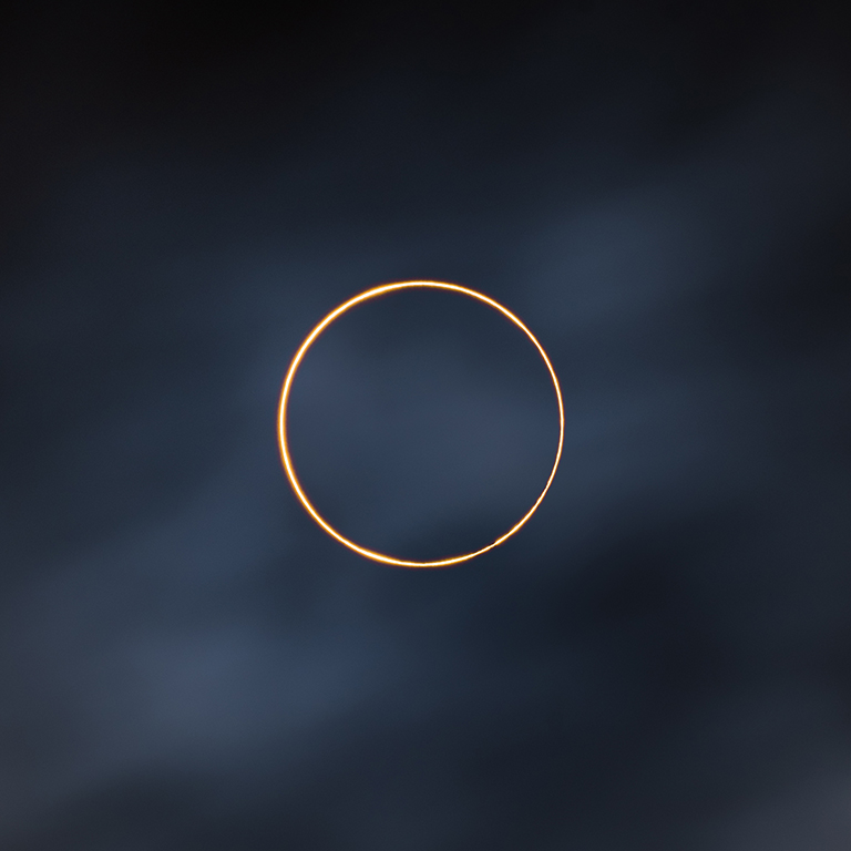 Tác phẩm “Chiếc nhẫn vàng” đã giành giải thưởng Nhiếp ảnh gia thiên văn năm 2021