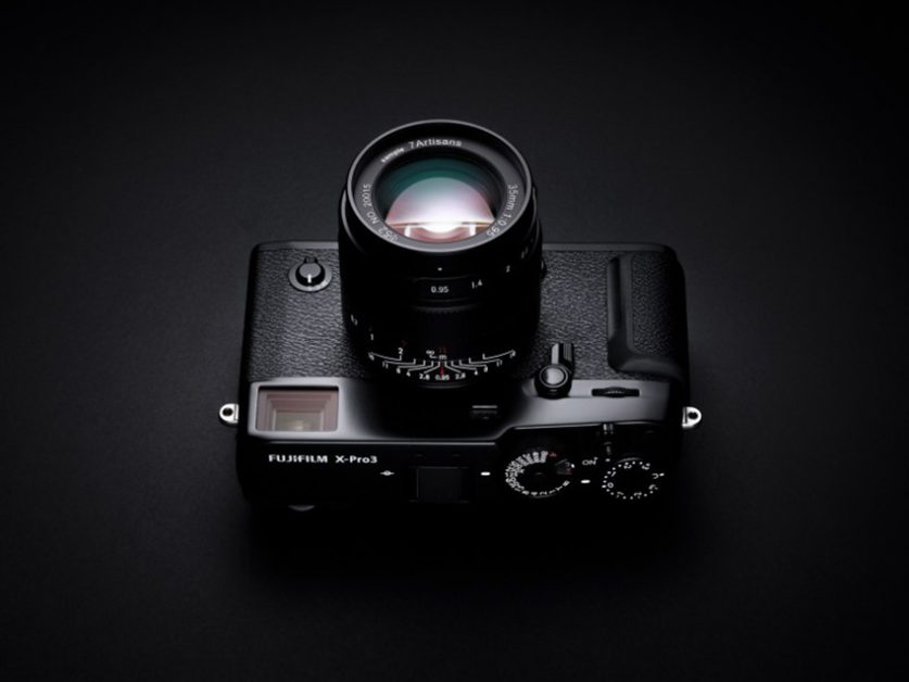 7Artisans 35mm f/0.95 gắn trên Fujifilm X-Pro 3
